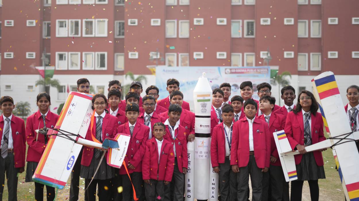 AeroBay students presenting real-world aerospace projects